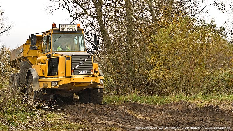 Schaktmaskin vid Vombsj&ouml;n.